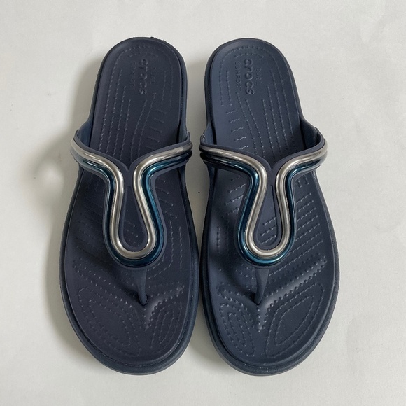 CROCS Shoes - CROCS Sanrah Metal Block Flat Flip Flop Sandals Womens Sz 10 Navy & Silver Beach